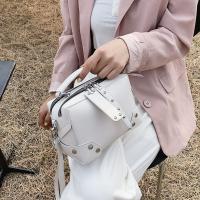 Bolso de gran capacidad de color sólido para mujer 2025 nuevo bolso de mensajero de hombro de moda bolso cuadrado pequeño simple de estilo extranjero bolso de mujer - details 2
