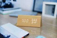 Reloj despertador de madera con pantalla LED de tiempo, cargador USB, detección de humedad y temperatura, despertador Digital para mesita de noche - details 13