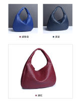 Nuevo bolso en forma de media luna para mujer, moda versátil, bolso de hombro de estilo europeo y americano - details 13