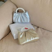 Bolso pequeño francés plisado, bolso pequeño de perlas de hadas de alta gama, bolso de mensajero tipo nube suave para niña - details 15