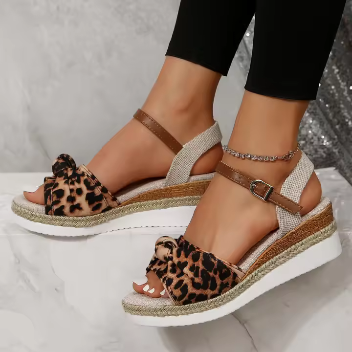 Sandalias casuales de mujer de talla grande con boca de pez, arco grande, hebilla de una palabra y plataforma gruesa. - 1