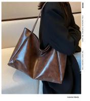 Bolso de mano para mujer, bolsa para axila a la moda, bolso de hombro de cuero Pu suave de gran capacidad, bolso cruzado Retro, bolsos de cubo portátiles informales - details 0