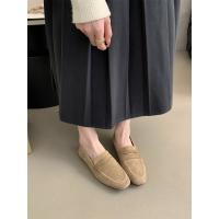 Un zapato sencillo retro de estilo francés con punta redonda para mujer con suela plana y gorros. - details 9