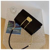 Bolso para axilas para viajes diarios, color negro/beige, moda retro, cadena elegante, cuadrado pequeño, forro de poliéster, cierre giratorio, solo lavado a mano, con mujer - details 6
