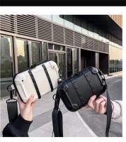 Bolso de remache personalizado para hombres de moda, popular bolso cuadrado pequeño blanco fresco, bolso de mensajero de hombro para mujeres de moda. - details 3