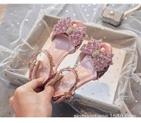 Los nuevos zapatos de princesa de cristal con tacón alto para niños muestran el espectáculo de las sandalias del anfitrión del escenario. - details 18