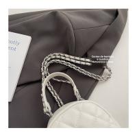 2025 nuevo Xiaoxiangfeng rombo cadena mochila bolsa mujer simple usted portátil pequeña mochila - details 15