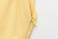 TRAFZA 2025, vestidos largos elegantes de verano para mujer, vestidos amarillos con cuello redondo y pliegues decorados con cremallera, vestido sin mangas con abertura a la moda para mujer - details 12