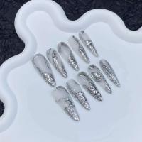 Arte de Uñas de Metal Plateado Hecho a Mano Irregular Longitud de Almendra Blanca, Conjunto Completo, Puntes de Uñas Falsas para Belleza - details 0