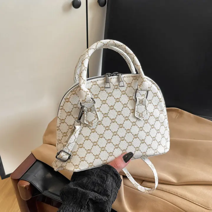 Bolso de concha con letras a la moda para mujer, bolso de mano a la moda, bandolera informal estampada, novedad de invierno 2025 - 1