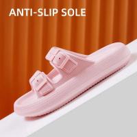 Zapatillas suaves con hebilla a la moda para mujer, sandalias deslizantes con plataforma de almohada para mujer, zapatilla de casa antideslizante Eva para parejas, novedad de verano 2023 - details 5