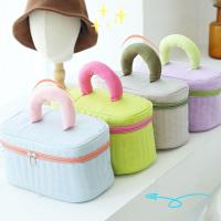 Bolsa de almacenamiento para maquillaje de nailon para mujer, bolsa de cosméticos de viaje, con contraste de triángulo grande, creativo, a la moda - details 6