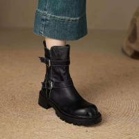 Nuevas botas cortas de longitud media alta con cordones de otoño e invierno, tacones gruesos para mujer, zapatos con hebilla de cuero de metal - details 0