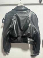 Chaqueta recortada de estilo europeo, chaqueta de cuero genuino roja para espectáculos y desfiles, novedad de 2025 - details 7
