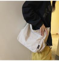 Bolso de nylon retro de gran capacidad, bolso de mensajero de hombro para hombres y mujeres, bolso de pareja versátil informal y de moda. - details 15