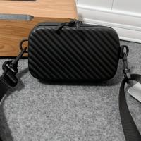 Bolso Cruzado de Nylon Duradero Diseño Elegante en Negro con Correa Ajustable - details 2