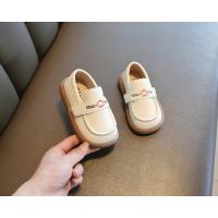 Zapatos de cuero para niños pequeños, zapatos planos de fiesta para boda con gancho y bucle, fáciles de usar, mocasines suaves para niños, tendencia clásica suave, 2025 - details 4