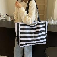 Bolso de Playa a Rayas con Estilo Bolso de Hombro de Nylon de Gran Capacidad con Múltiples Bolsillos Ideal para Mujeres, Perfecto para Vacaciones, Gimnasio, Uso Diario - details 4