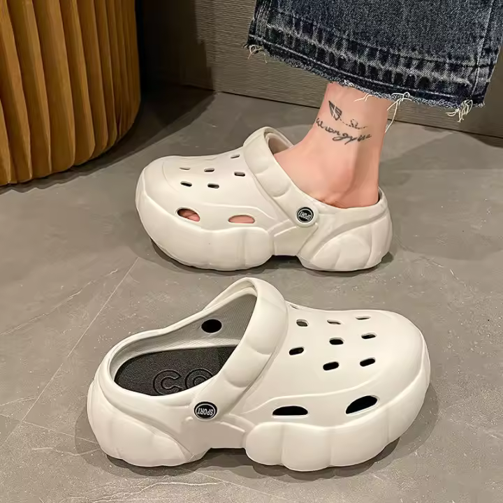 Zuecos de verano para mujer, ropa para exteriores, sandalias antideslizantes de EVA medio envueltas para mujer, zapatillas de punta cerrada para hombre - 1