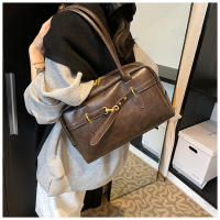 "Bolso bajo brazo mujer 2025" |   Gran capacidad retro |   Estilo Boston almohada. |   Bandolera elegante para oficina y viaje |   Piel sintética premium |   Moda primavera verano |   Correa ajustable |   Compartimentos múltiples |   Envío rápido - details 24