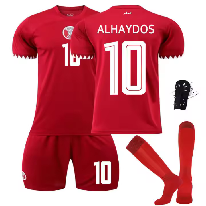 Versión Roja de Qatar en Casa Uniforme de Fútbol con Números Almoez, Haidos, Almoudassane - 1