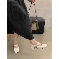 Francés retro cabeza cuadrada boca poco profunda solo zapatos femeninos 2025 tacón medio tarde noche temperamento hadas tacón grueso Mary Jane pequeños zapatos de cuero - details 4