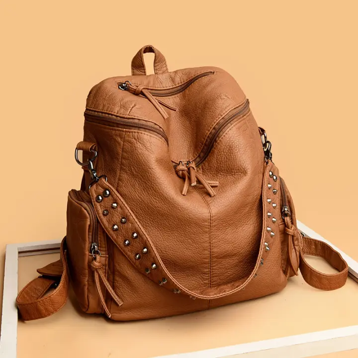 Mochila de piel sintética con decoración de remaches, bolso de hombro multifuncional con cremallera para viajes y compras - 1