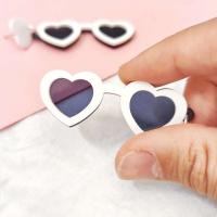 Kuguys - Hermosas gafas de sol para mujer, aretes colgantes en forma de corazón, joyería acrílica de playa Trcal de verano, blanco, rosa y rojo - details 10