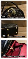 Bolso pequeño redondo de piedra de flor de lluvia de textura de lujo ligero de la marca Hong Kong para mujeres2025Nueva Bolsa Bandolera de Un Solo Hombro Texturizada Versátil y Moderna - details 17