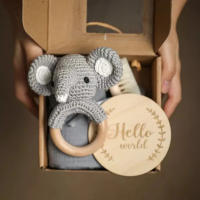 Caja de regalo para recién nacido, Toalla de baño de algodón para bebé, mantas para envolver, cepillo de lana para el pelo, juguete de ganchillo hecho a mano, tarjeta de felicitación, 4 piezas por juego - details 0