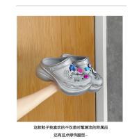 Zapatillas de plataforma con agujeros para mujer, a la moda, con suela de EVA suave, estilo bolsa de plata, zapatillas geniales. - details 3