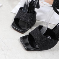 Sandalias versátiles de tacón de aguja con lentejuelas y tiras cruzadas - details 5
