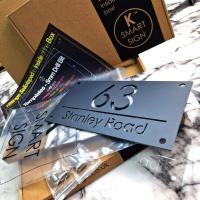Placa de señal de número de puerta con espejo de cobre y negro mate cortado con láser personalizado - details 4