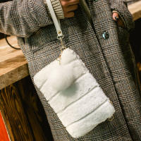 Bolso de mano con pompón de felpa para mujer, de Color sólido bolso de mano, bolsos de sobre para fiesta de noche, Invierno - details 4