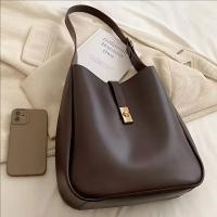 Elegante bolso de mano acolchado, bolso de hombro de gran capacidad para mujer con correa ajustable, cierre magnético, forro de poliéster, incluye bolsa práctica y correa para la muñeca - Negro/Rojo, bolso de hombro diario |   Bolso estilo vintage |   Her - details 1