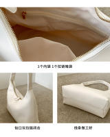 Nicho de gama alta sentido bolso de hombro de gran capacidad casual y versátil otoño simple pu bolso de cuero suave mujer - details 1