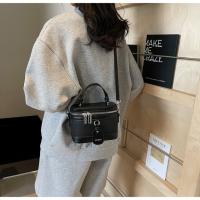 Diseño de nicho de moda llevado a mano caja bolsa de las mujeres 2025 verano nuevo bolso de hombro retro bolso de mensajero casual de alto valor - details 27