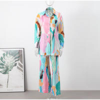 Conjunto de camisa y pantalones con estampado informal para mujer, Top holgado con cuello vuelto y botella única - details 0