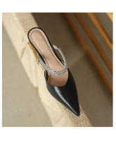 Baotou usa tacones de aguja y zapatillas con pedrería. - details 15