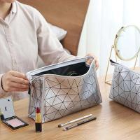Bolsa de Cosméticos de Cuero Impermeable Diseño a Cuadros para Almacenamiento de Maquillaje de Viaje Bolsa de Belleza para Mujeres - details 2