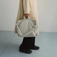 Bolso de hombro acolchado para mujer, mochila informal de nailon suave, bolso Simple de gran capacidad con cordón - details 6