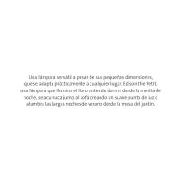 Lámpara versátil a pesar de sus pequeñas dimensiones, que se adapta prácticamente a cualquier lugar.