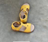 Sandalias de cuero genuino para niñas, bonitos zapatos escolares de cuero vacuno suave con dedos abiertos y corazón, zapatos de jardín para bebés, sandalias para niños - details 8