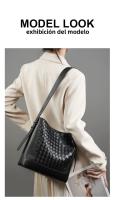 Bolso de hombro de cuero tejido a mano de gran capacidad a la moda bandolera bandolera bandolera para mujer - details 2