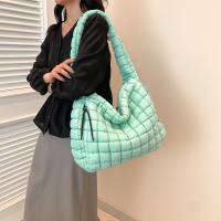 Bolso de hombro tipo bandolera con diseño de nubes plisadas para mujer, bolso de mano de gran capacidad con doble cara y doble tirón - details 2