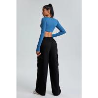 Camiseta deportiva plisada de manga larga con cuello en V profundo para mujer al por mayor - details 7