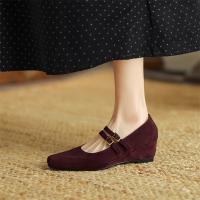 Retro cordero flip interior que aumenta los zapatos individuales, nueva hebilla cruzada de cabeza cuadrada con tamaño de tacón de cuña zapatos de mujer. - details 4