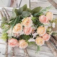 Ramo de rosas artificiales elegantes, margaritas, flores de plástico hechas a mano, simulación de rosas, flor falsa de tacto Real, decoración de jardín al aire libre - details 6