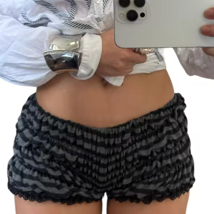 Maemukilabe Y2k Pantalones cortos elásticos adornados con chocolates de color sólido/rayas Pantalones lindos de estética de seguridad - 1