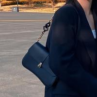 Bolso Baguette Urban con Correa de Cadena Dorada Monedero Cruzado y de Hombro para Mujeres - details 2